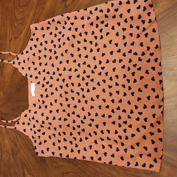 Heart pattern tank top woth scallop neckline - Picture 2 of 6